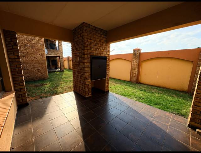 2 BEDROOM FLAT FOR SALE IN VAALPARK